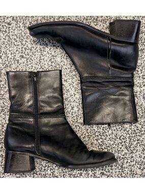 Vintage Coach, black leather lined ankle boots, 2 inch stacked heel